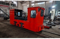內(nèi)蒙古客戶采購的CTL5/6GB蓄電池湘潭電機車裝車發(fā)貨